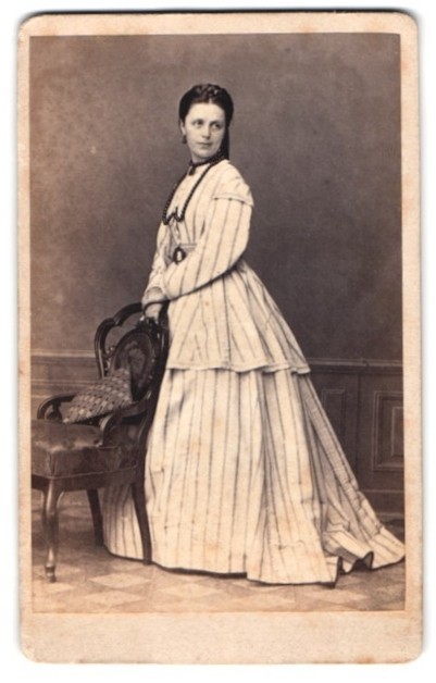 Photograph F. Wolfram, Dresden, Obereerplatz 5c, Lady in Striped Dress