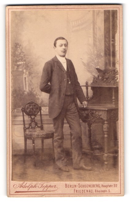 Photograph Adolph Tepper, Berlin-Schöneberg, young man Fritz Wildgrube in the Qty