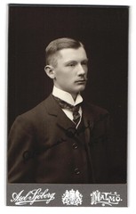 Photography Axel Sjöberg, Malmö, Stortorget, elegant young man in suit