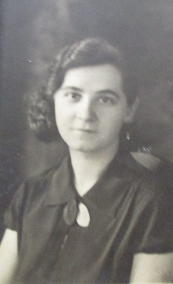 HERITAGE private photo from collection beautiful girl young woman eye-catcher portrait slim