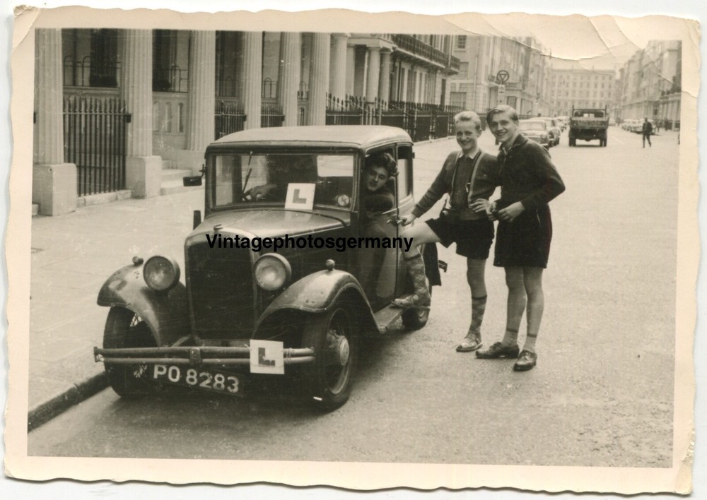 D8294 Photo 1950s Car Vintage Passenger Car Sedan