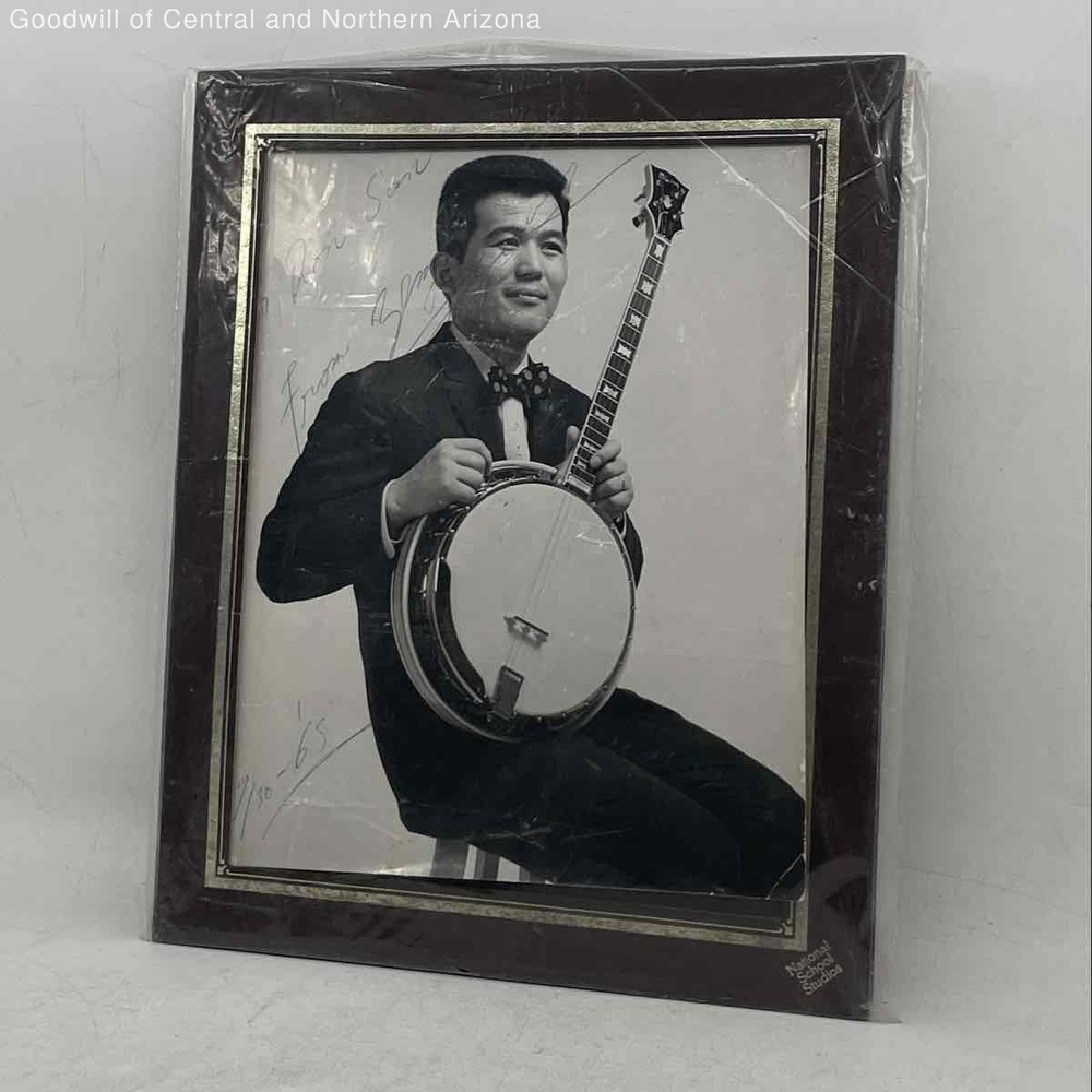 Vintage Autograph 1965 Photo Of A Banjo Player 11 X 9.5