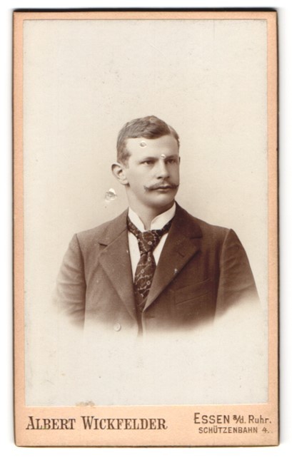 Photograph Albert Wickfelder, Essen/Ruhr, shooting range 4, portrait stately