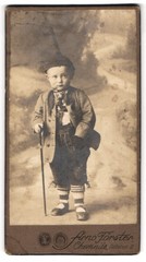 Photograph Arno Förster, Chemnitz, Südbahnstraße 12, Little Wanderer in Tra