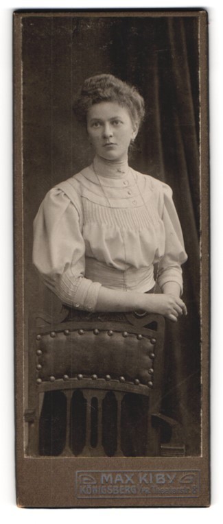 Photograph Max Kiby, Königsberg, Theaterstraße 8, Bourgeois Miss in Rock