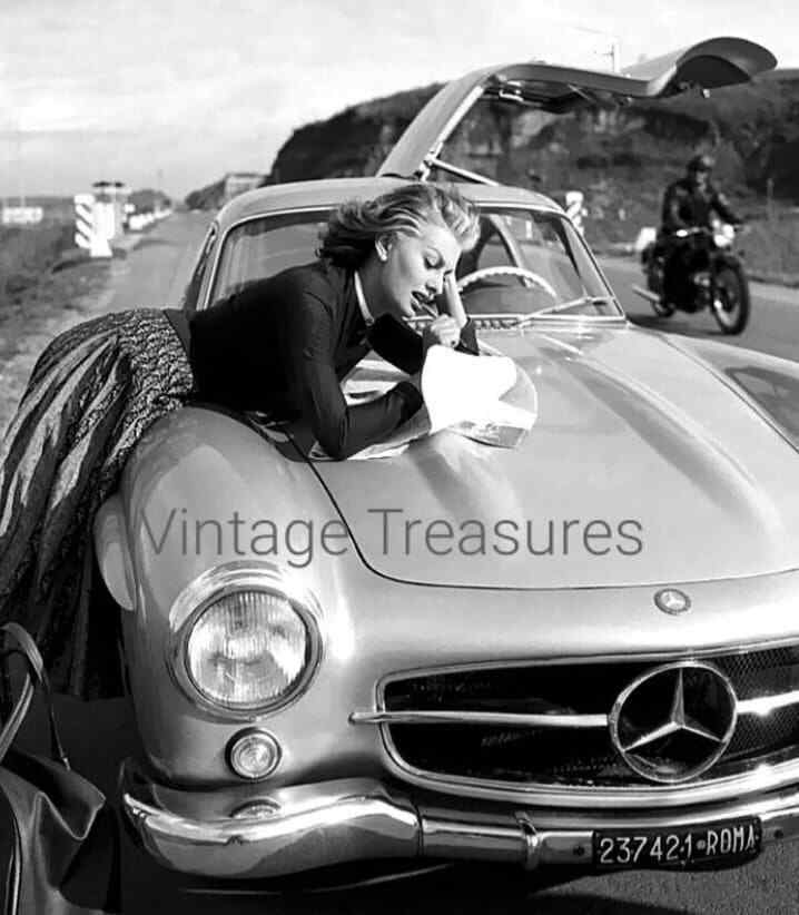 Sophia Loren with her Mercedes-Benz 300 SL Photo Print Poster