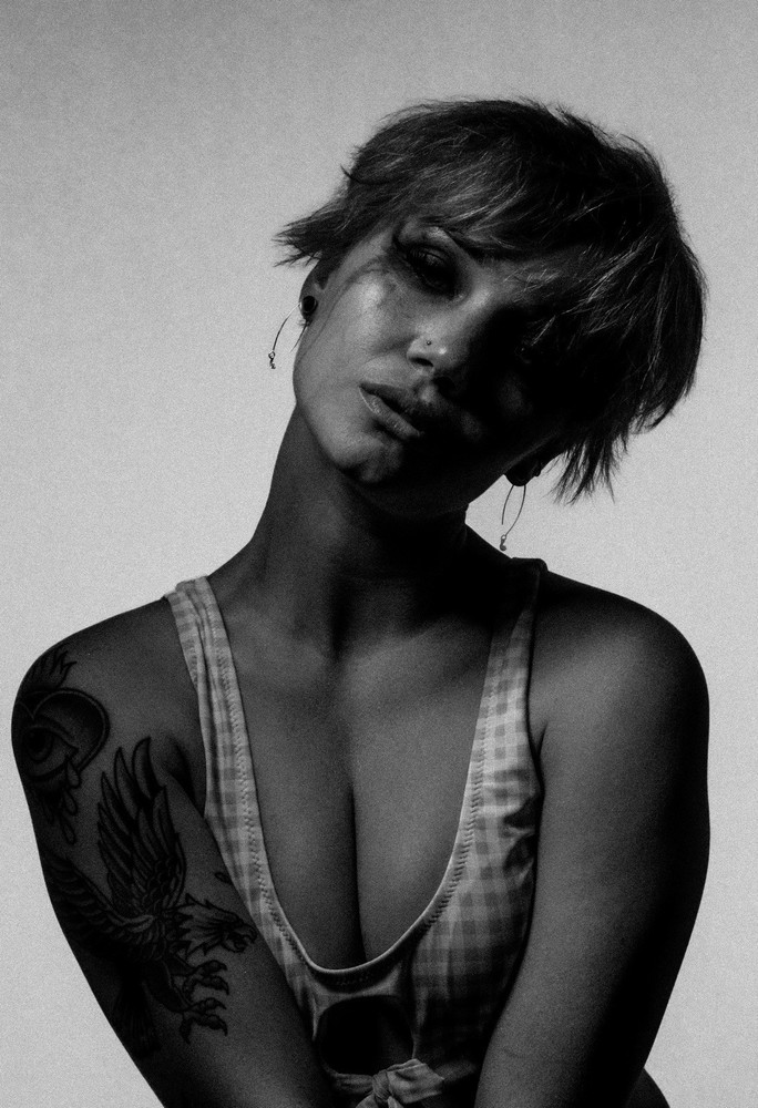 Art Model Cheyanne 8×12″ Archival Lustre Black and White Print B+W