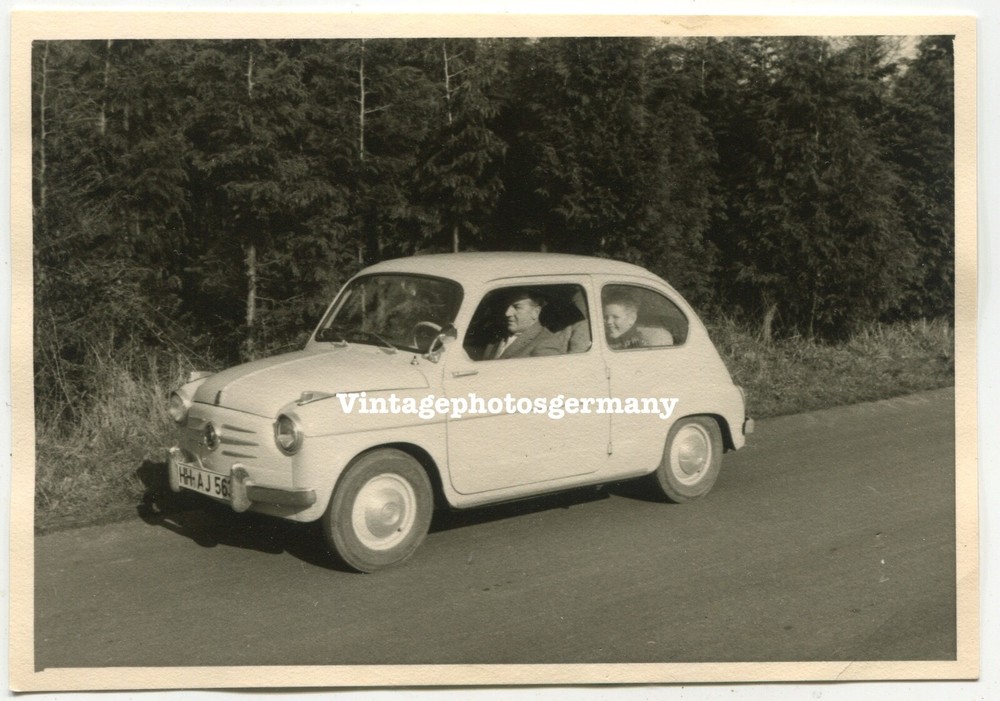 D3691 Photo 1960s Car Passenger Car Mini GOGO Mobile Small Car Fiat 600