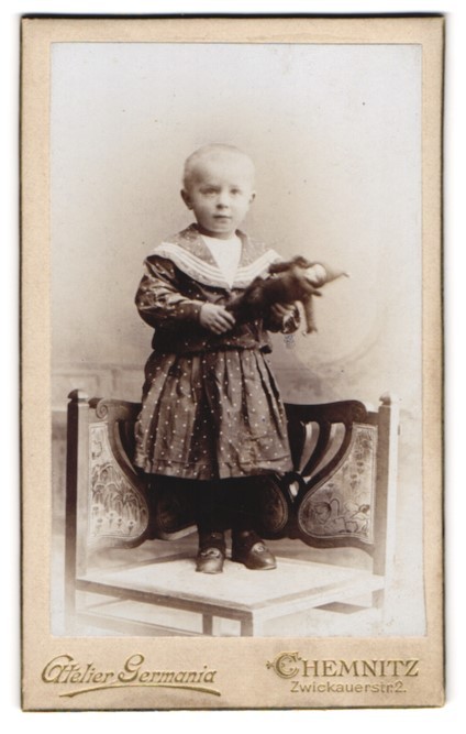 Photography studio Germania, Chemnitz, Zwickauerstrasse 2, nice toddler with