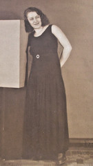Heritage private photo from collection approx. 1940 portrait erotic young woman in elegant dress!