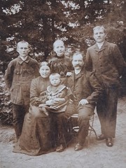 Photography: Atelier Wesemann – group picture family photo around 1900, vintage photo