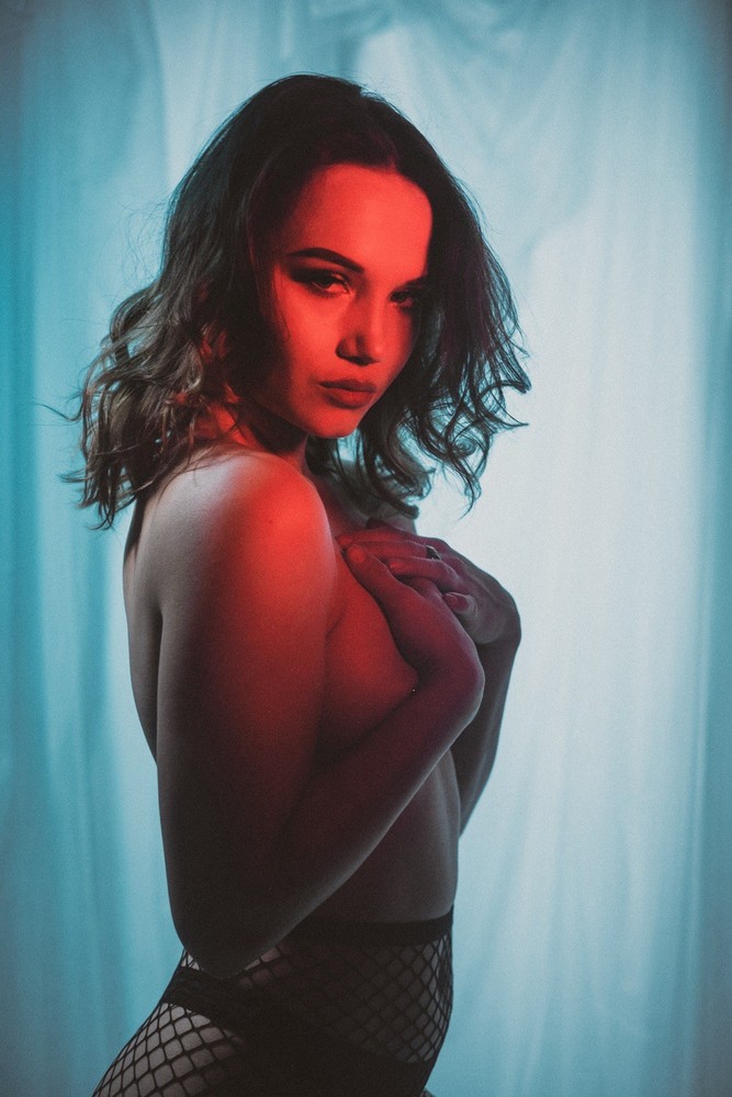 Art Model Cheyanne 8×12″ Color Archival Photographic Print Lustre Finish