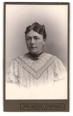 Photograph Joh. Niclou, Chemnitz, Königstr. 3 and 5, Young Lady in Fashion Dress
