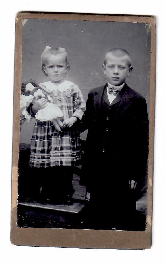 11737- CDV * siblings * turtle doll * Siebleben Gotha 1910