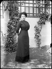 larger size glass negative! amazing sexy chubby woman dreaming in garden, 1920’s