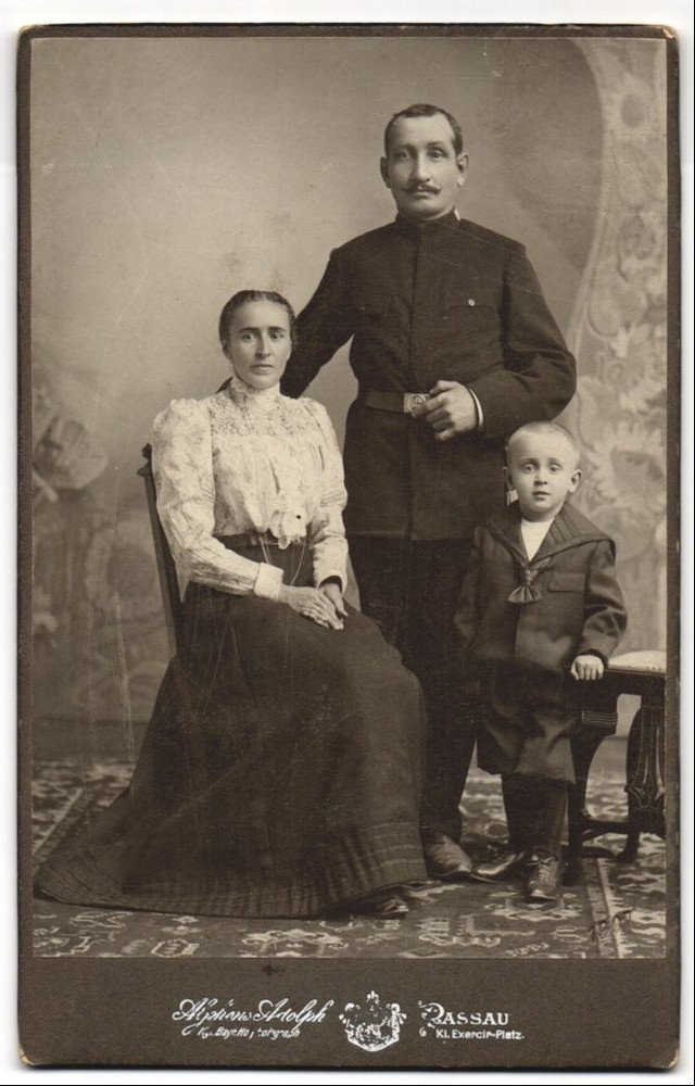 Photograph Alphons Adolph, Passau, class Exercir Square, Seasoned Soldier in University