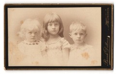 Photograph Bernh. Dittmar, Munich, three children in pretty clothes
