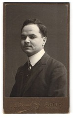 Photograph A. Grosskopf, Aalen, Olgastrasse 1, portrait of a man in suit