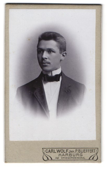 Photograph Carl Wolf, Harburg, young man in suit with bow tie