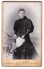 Photography studio Seeber, Chemnitz, Theaterstr. 22, Portrait Young Lady with Fä
