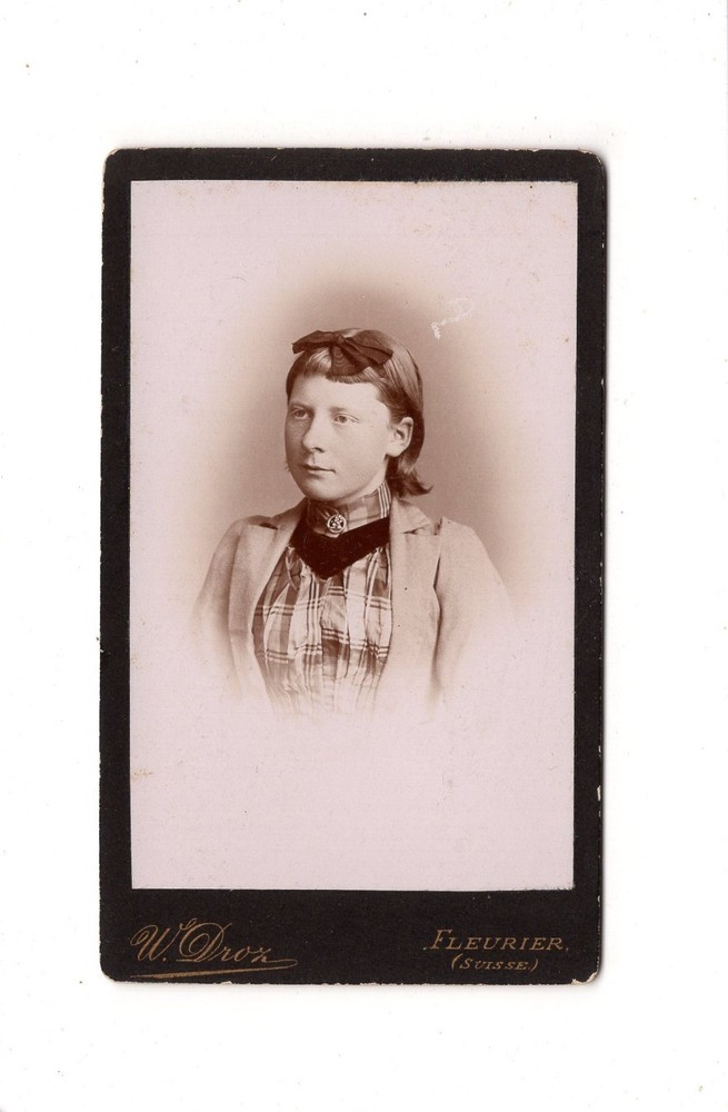 CDV Photo Lady Portrait / Woman – Fleurier 1880s