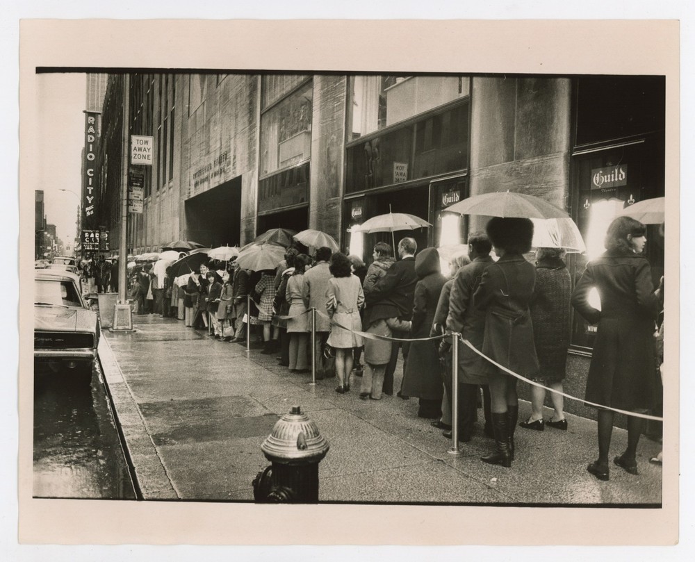 NYC New York City Radio City Music Hall in Rain Umbrellas 1972 Press Photo