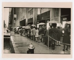 NYC New York City Radio City Music Hall in Rain Umbrellas 1972 Press Photo