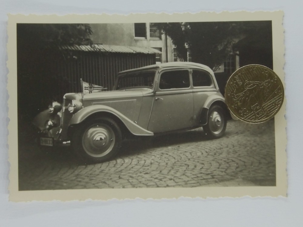 Photo Vintage Passenger Car Auto Closed Top Pennant 1930s