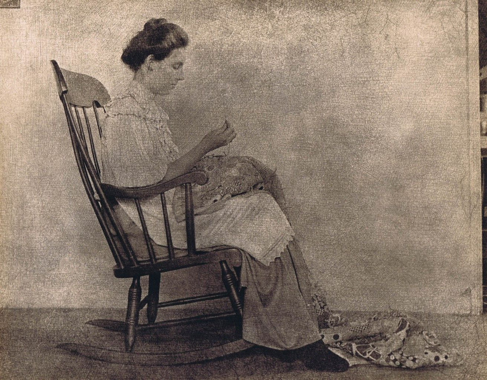 Hendrickson Original Photo B&W MOTHER KNITTING A QUILT FOR HER CHILDREN 14×11″