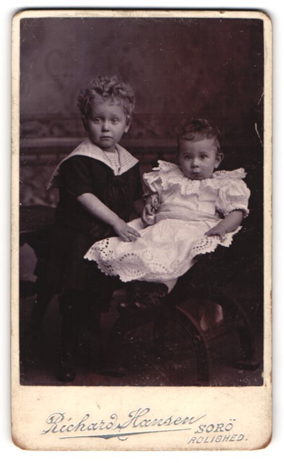 Photograph Richard Kansen, Sorö, young middle-class child in black dress un