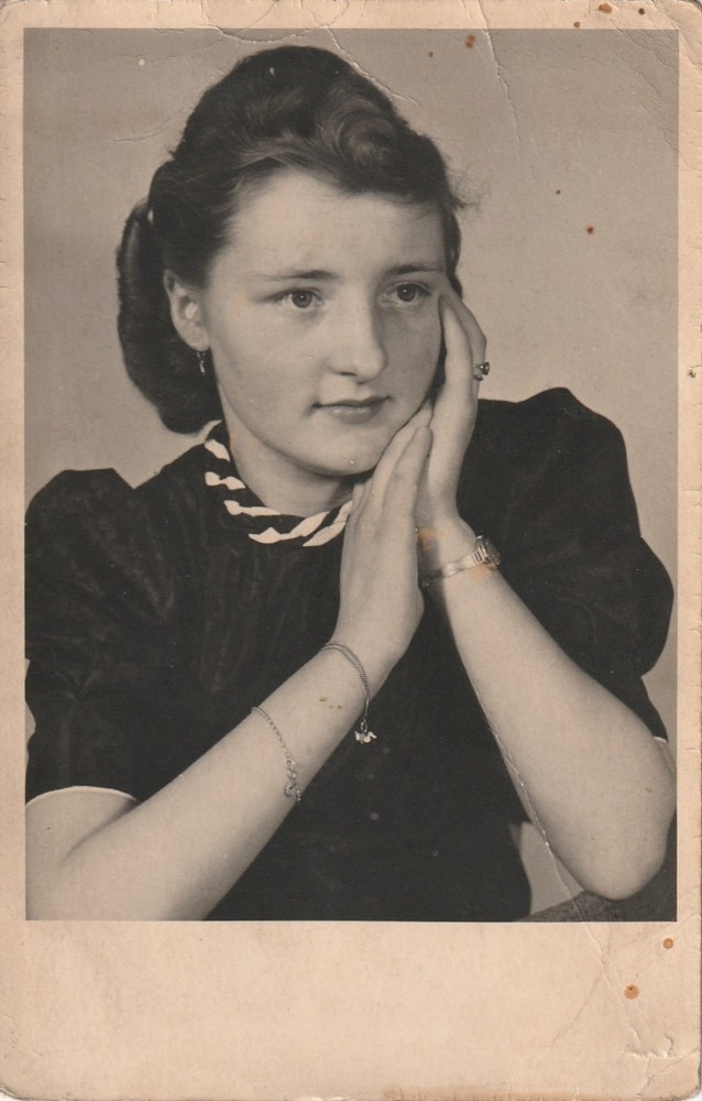 Photo postcard portrait beautiful young woman fashion snapshot