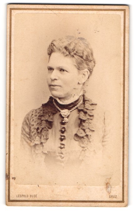 Photograph Leopold Bude, Graz, Alleegasse 6, middle-class lady with light hair i
