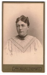 Photograph Joh. Niclou, Chemnitz, Königstraße 3 & 5, woman in white dress and S