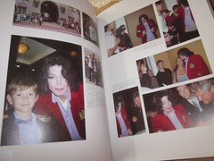 Michael Jackson　PHOTO Book KING OF POP Japan version 2005 with Certification