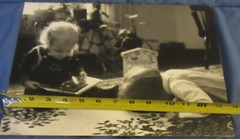 1977 Sandy Underwood photograph; children playing on floor, 9 1/2″ x 14″