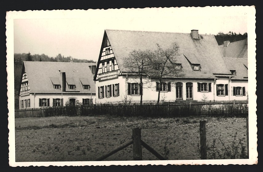 Photograph Ruhla, manor with hoisted FDJ – flags