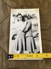 WW2 / 1940s Pretty Young Affectionate Women Photo – Gay / Lesbian Interest – #1
