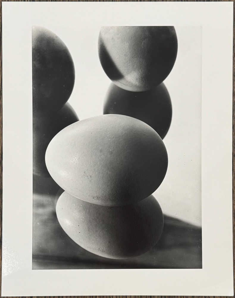 Hans Finsler, Eggs in Mirror II, before May 1929, Photograph from Estate
