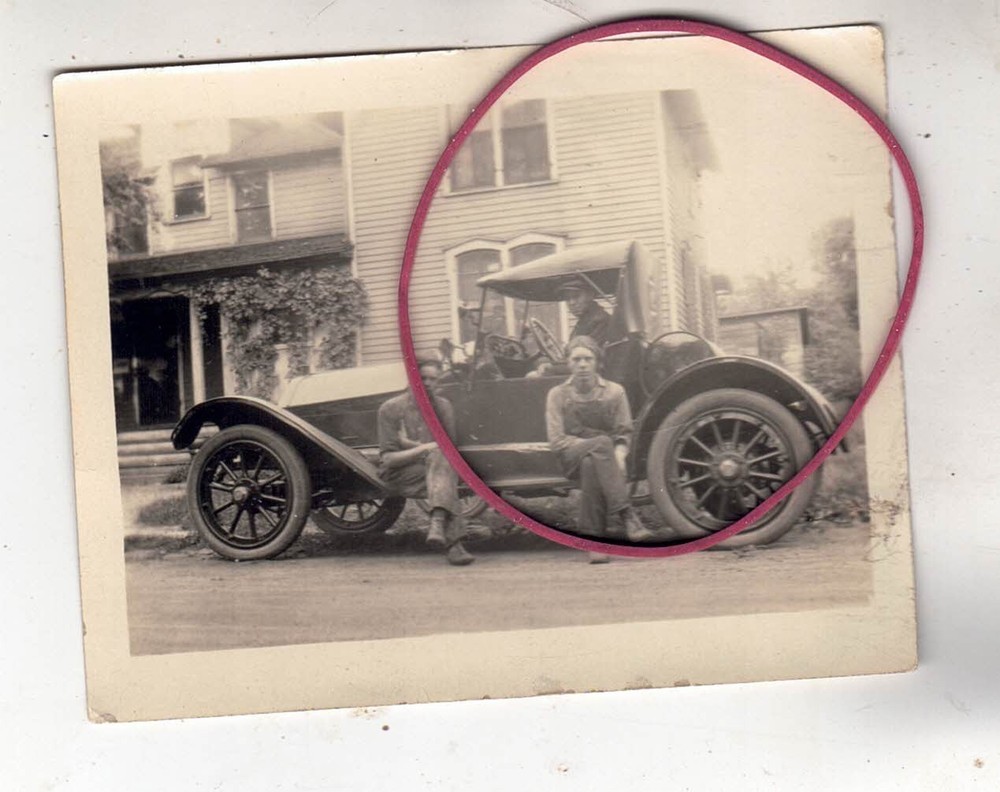 PHOTO PHOTO CAR AUTOMOBILES BRAND TO DETERMINE