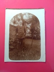 Alt Foto hübscher Mann mit Brille im Garten gay Mode Fashion man old Photo 1920
