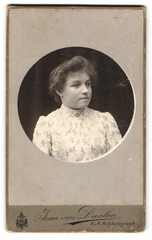 Photograph Jean van Daalen, Aalen, Bahnhofstrasse, portrait of a young woman i