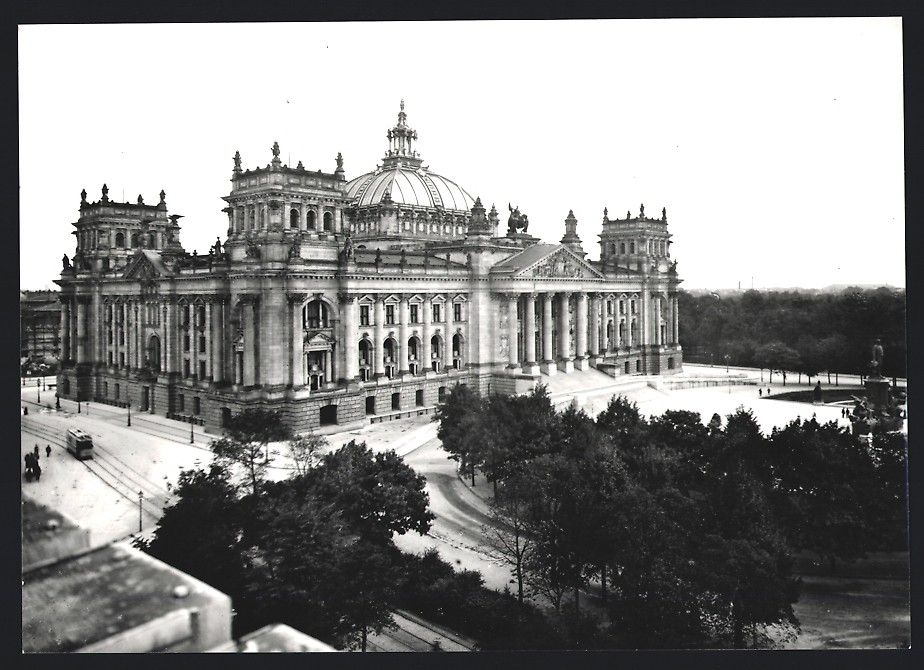 Photography of Berlin, Reichstag with Bismarck monument