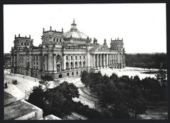Photography of Berlin, Reichstag with Bismarck monument