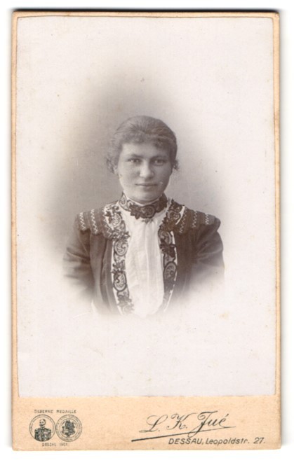 Photograph L. K. Jué, Dessau, Leopoldstrasse 27, cheerful looking young woman mi