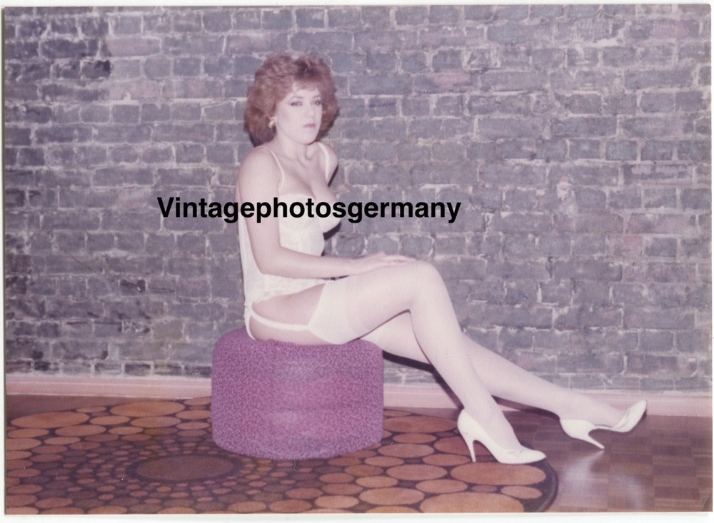 Z6876 Photo 1970s Artistic Nude Pretty Woman