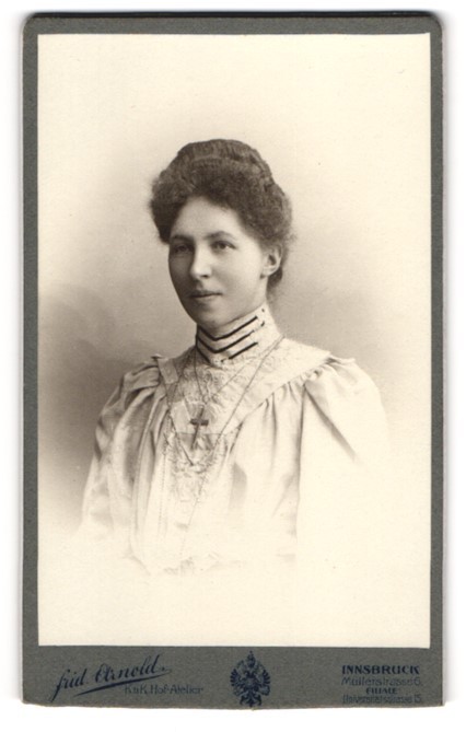 Photograph Arnold, Innsbruck, Müllerstr. 6, University Street 15, Young Lady