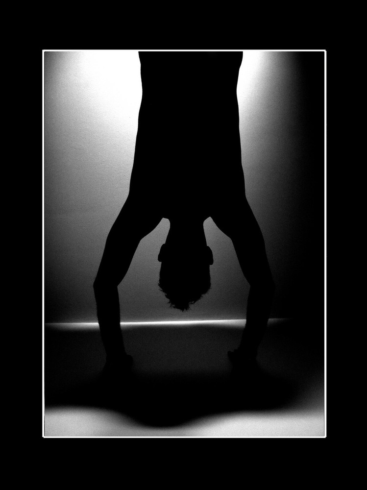 Author’s Photo – MONUMENT ’21 Male Nude Shadows Black Passe-Partout 18x24cm