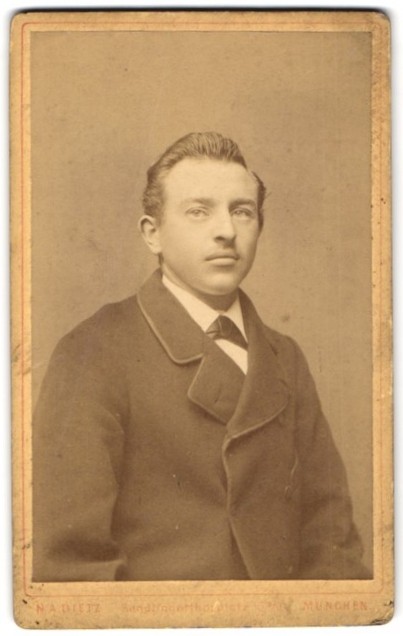 Photograph N.A. Dietz, Munich, Sendlingerthorplatz 6, portrait of a young man