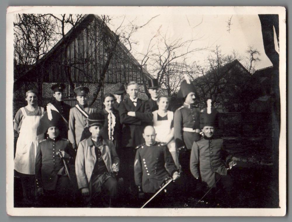 Photo Women Men Uniforms Theatre Costume Village Party Celebration Minden F1-201