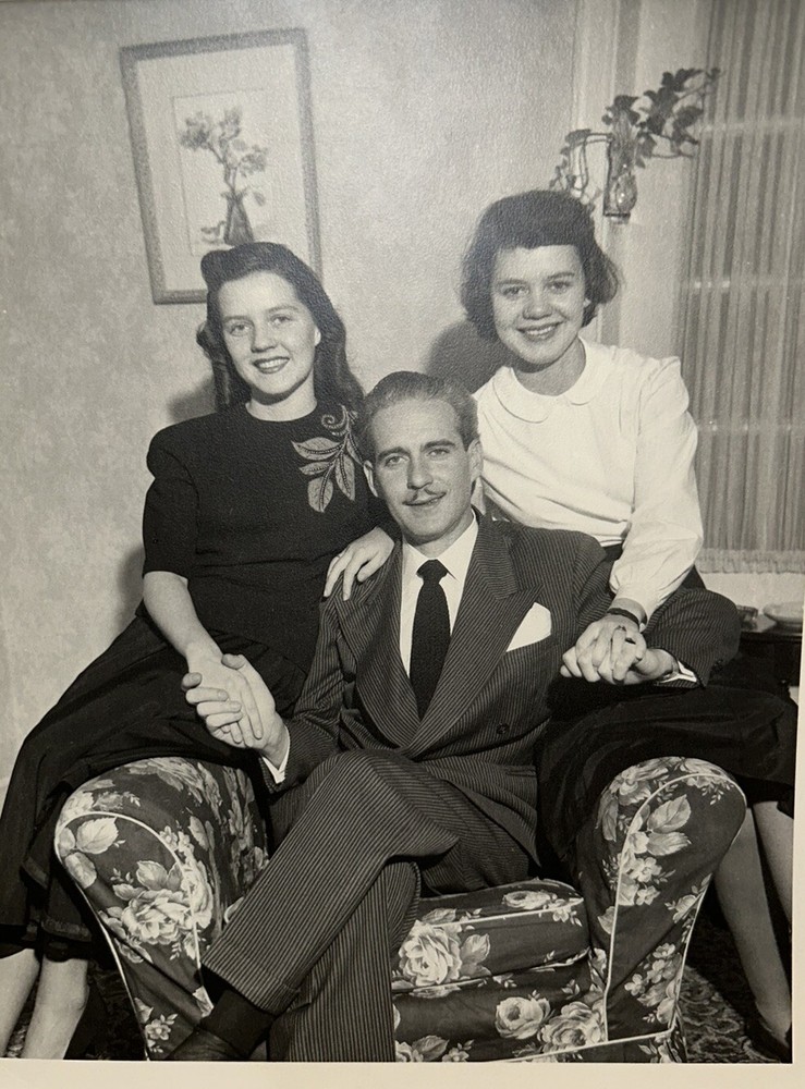 Arthur Gray Standard Oil Photographer Cleveland Ohio Americana Actor Two Women!!